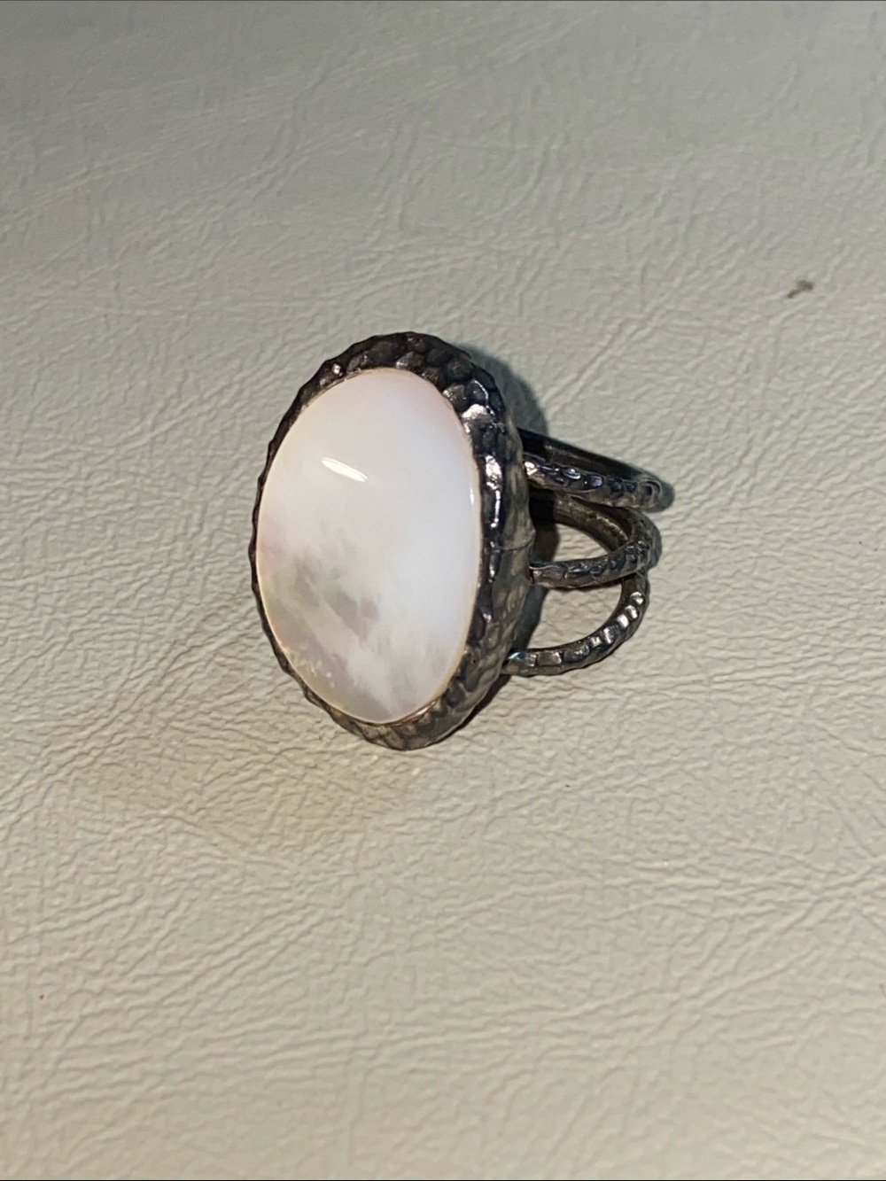 925 Sterling Silver White Mother-of-Pearl Oval Ring